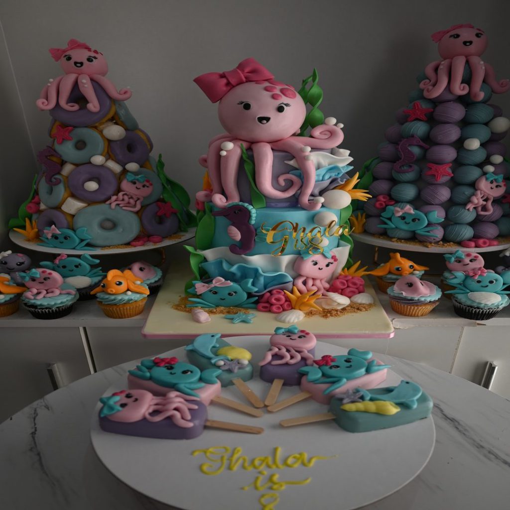 Best Way to Have Donuts, Macaroons and Many More Combinations of Baking.